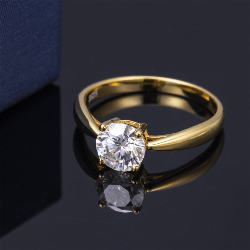 Radiant Gleam: 14K Yellow Gold 1ct D VS1 Lab Diamond Ring