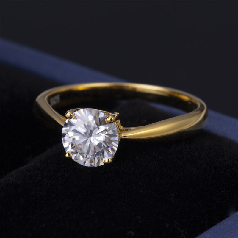 Radiant Gleam: 14K Yellow Gold 1ct D VS1 Lab Diamond Ring
